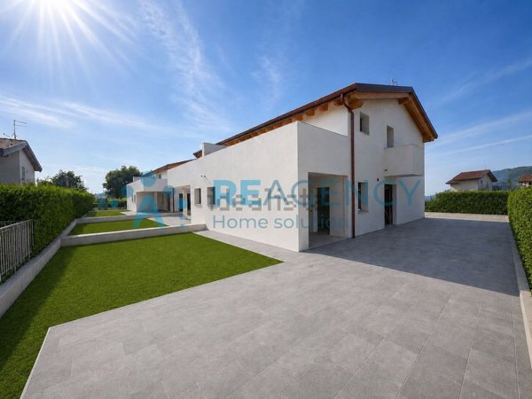casa indipendente in vendita a Soave in zona Castelletto