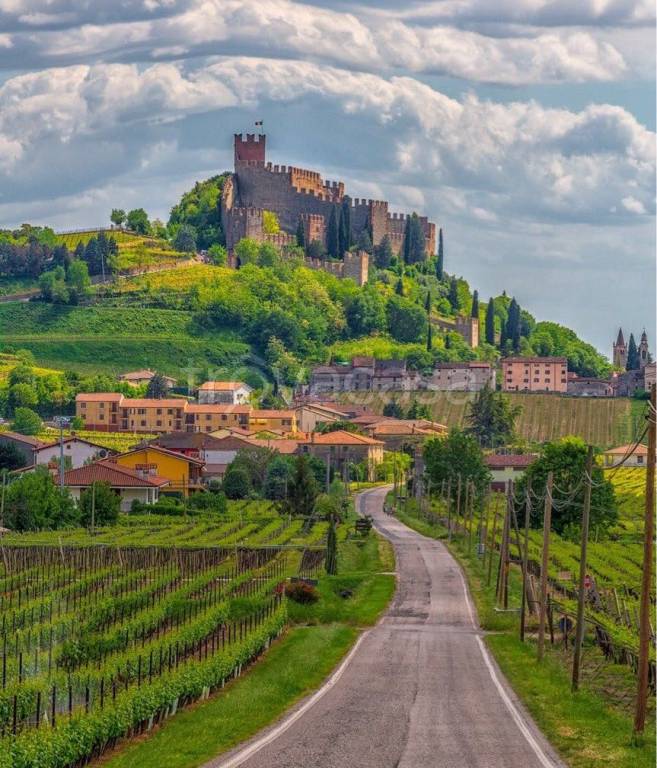 appartamento in vendita a Soave in zona Castelletto