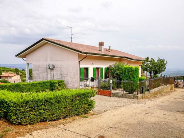 casa indipendente in vendita a Soave in zona Castelletto