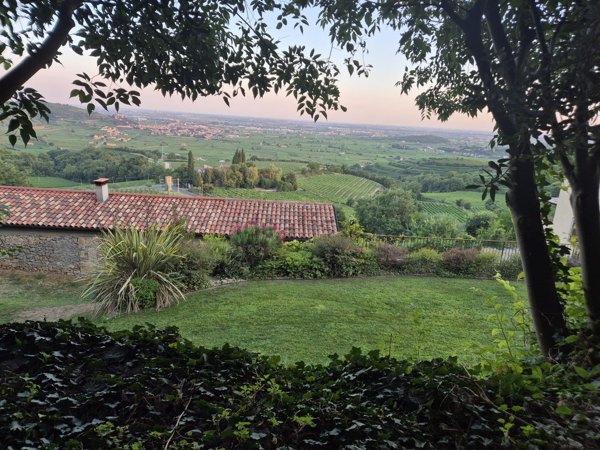 casale in vendita a Soave