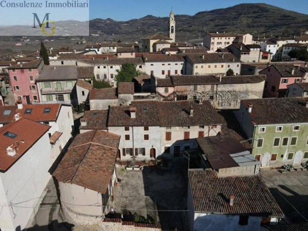 casa indipendente in vendita a Soave in zona Castelletto