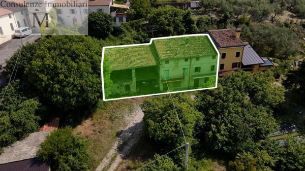 casale in vendita a Soave in zona Castelcerino