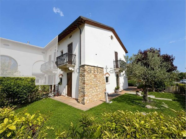 casa indipendente in vendita a Soave in zona Costeggiola