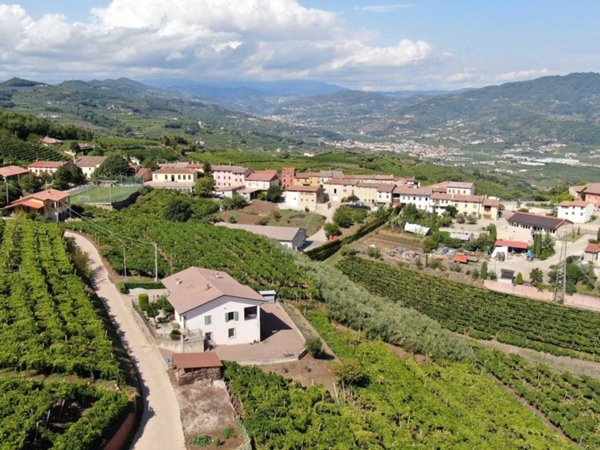 casa indipendente in vendita a Soave in zona Castelletto