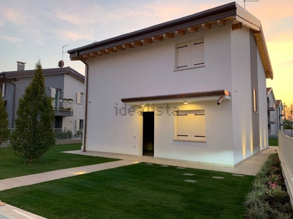 casa indipendente in vendita a Soave in zona Castelletto