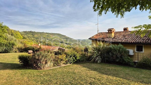 casa indipendente in vendita a Soave