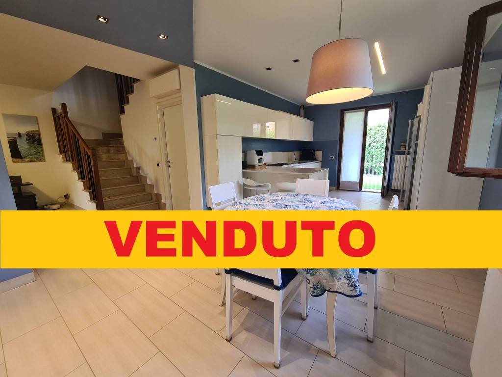 casa indipendente in vendita a Sommacampagna in zona Caselle