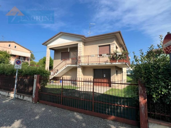 casa indipendente in vendita a Sommacampagna