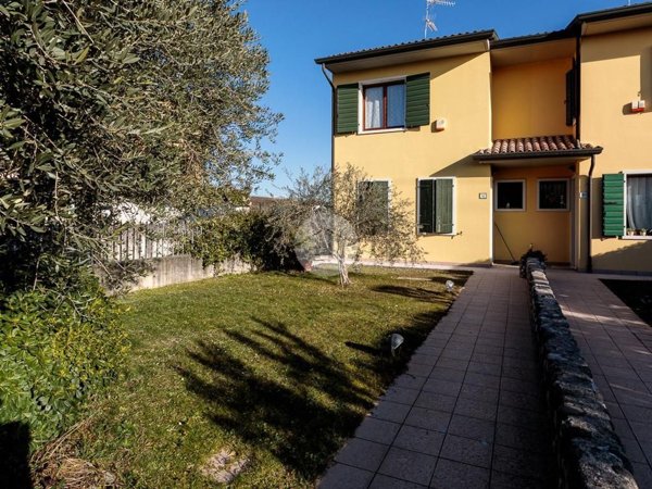 casa indipendente in vendita a Sommacampagna in zona Custoza