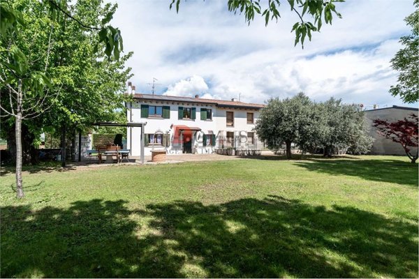 casa indipendente in vendita a Sommacampagna