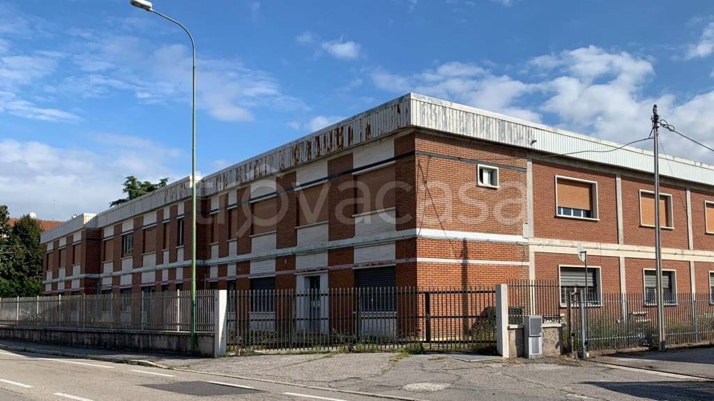 capannone in vendita a Sommacampagna