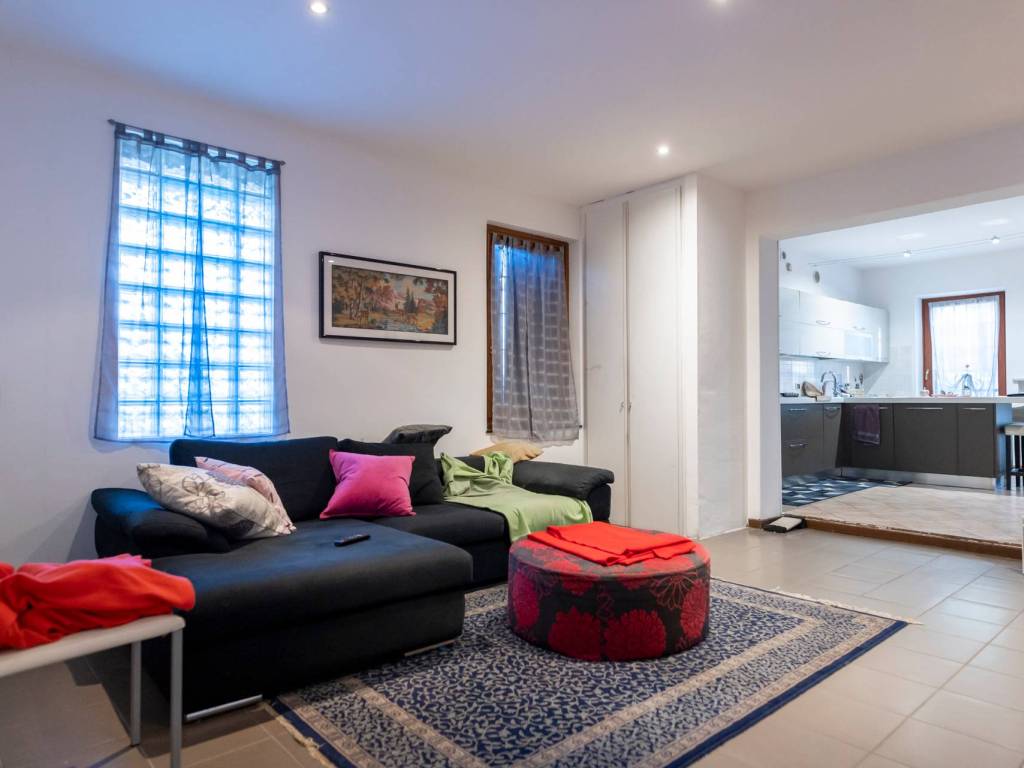 casa indipendente in vendita a Sommacampagna in zona Caselle