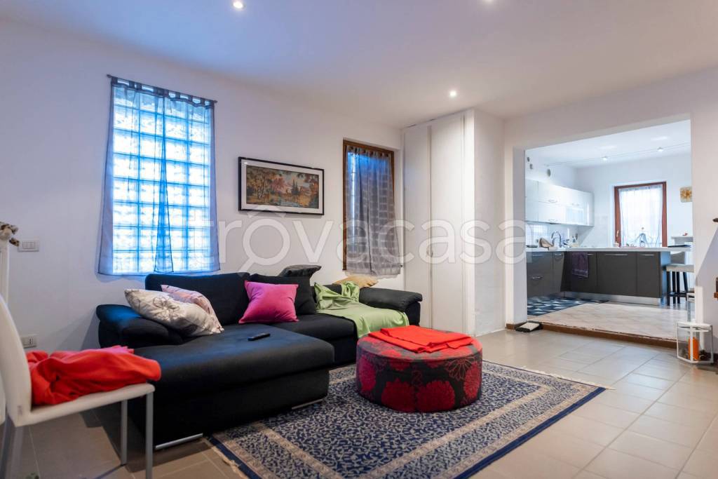 casa indipendente in vendita a Sommacampagna in zona Caselle