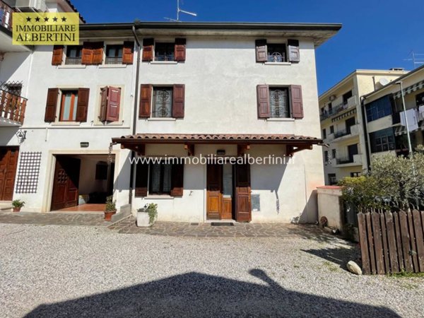 casa indipendente in vendita a Sommacampagna