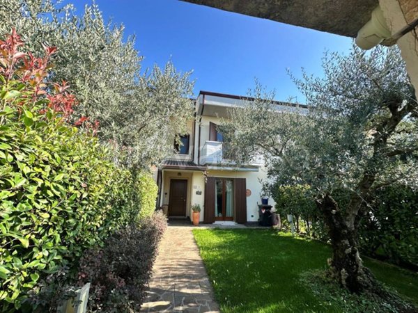 casa indipendente in vendita a Sommacampagna in zona Caselle