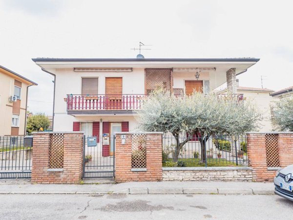 casa indipendente in vendita a Sommacampagna