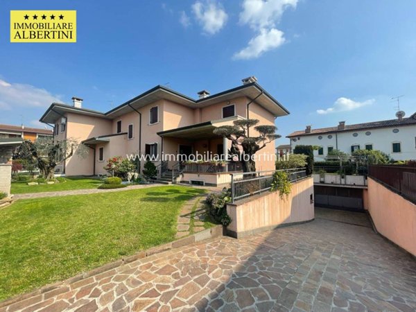 casa indipendente in vendita a Sommacampagna in zona Caselle