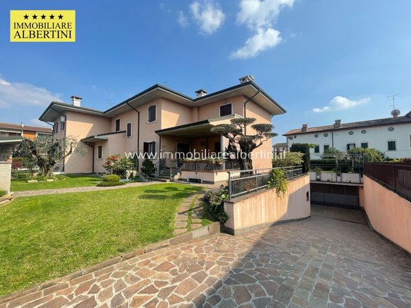 casa indipendente in vendita a Sommacampagna in zona Caselle