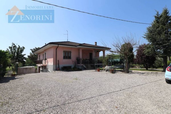 casa indipendente in vendita a Sommacampagna