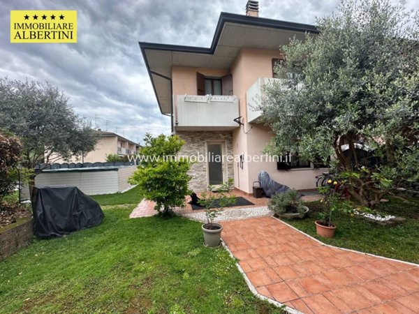 casa indipendente in vendita a Sommacampagna in zona Caselle