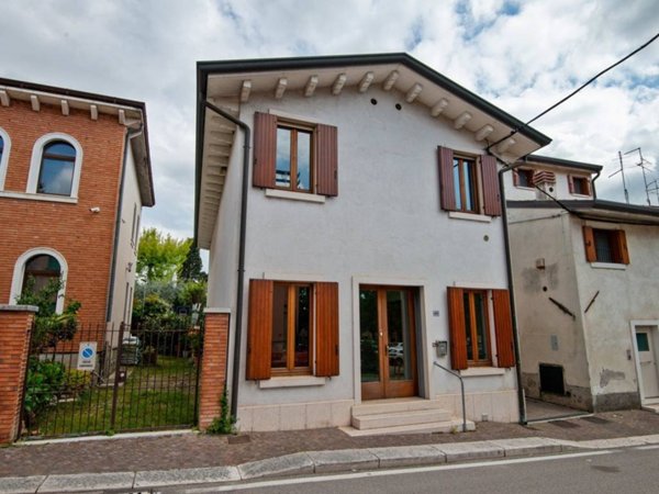 casa indipendente in vendita a Sommacampagna