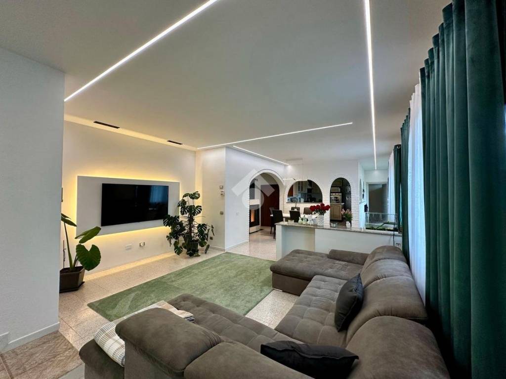 casa indipendente in vendita a Sommacampagna in zona Caselle