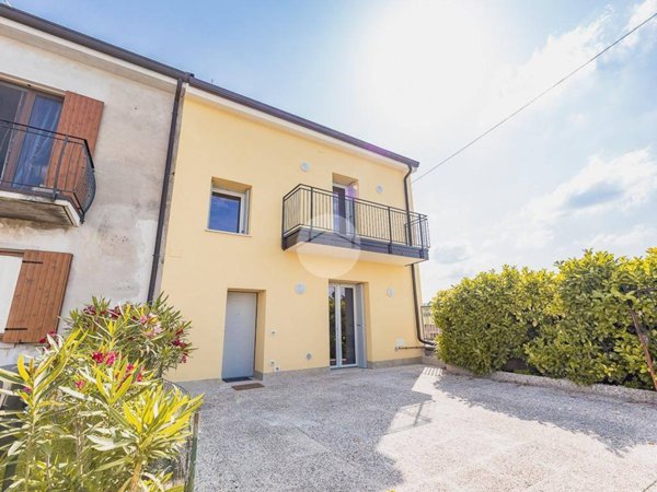 casa indipendente in vendita a Sommacampagna