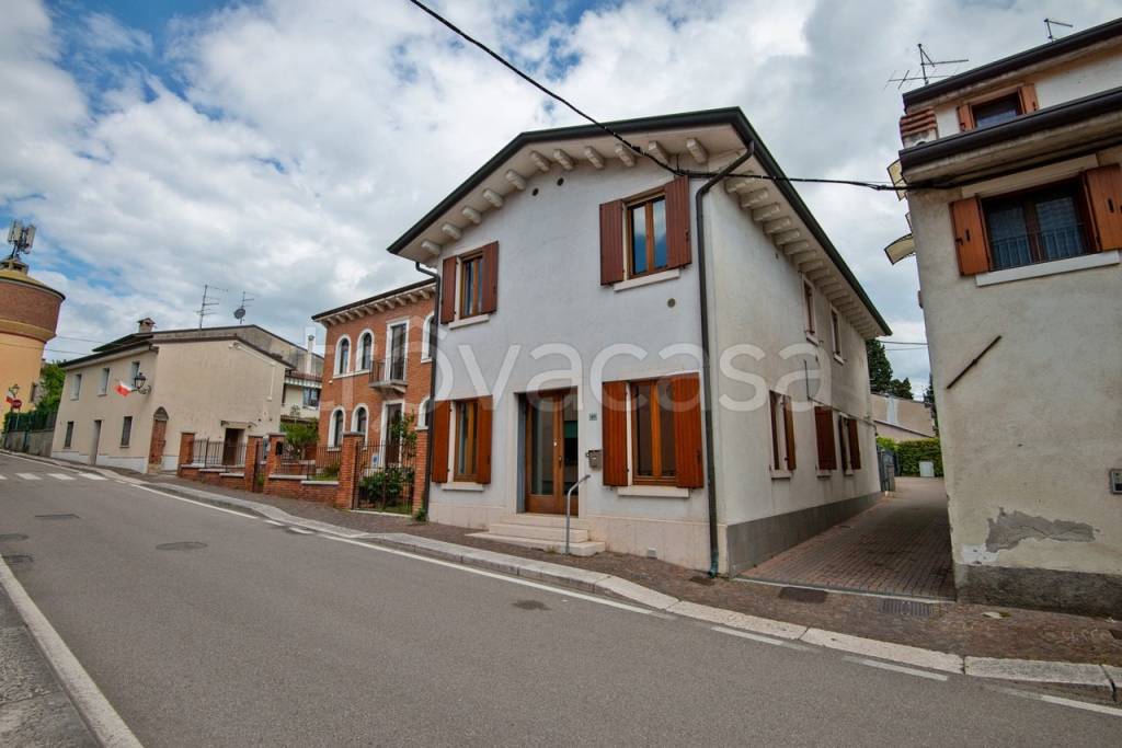 casa indipendente in vendita a Sommacampagna