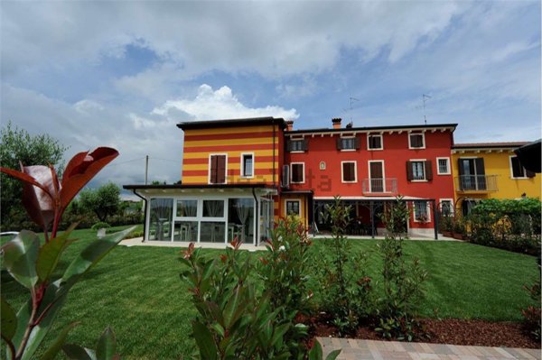 casale in vendita a Sommacampagna in zona Caselle