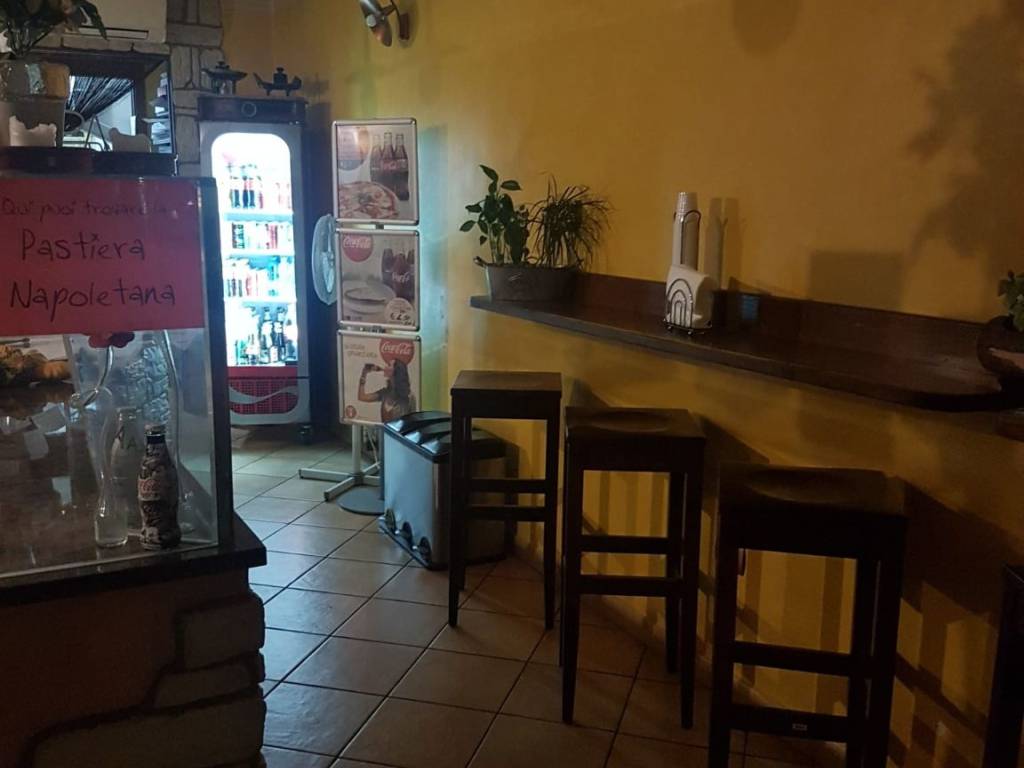 negozio in vendita a Sommacampagna in zona Caselle