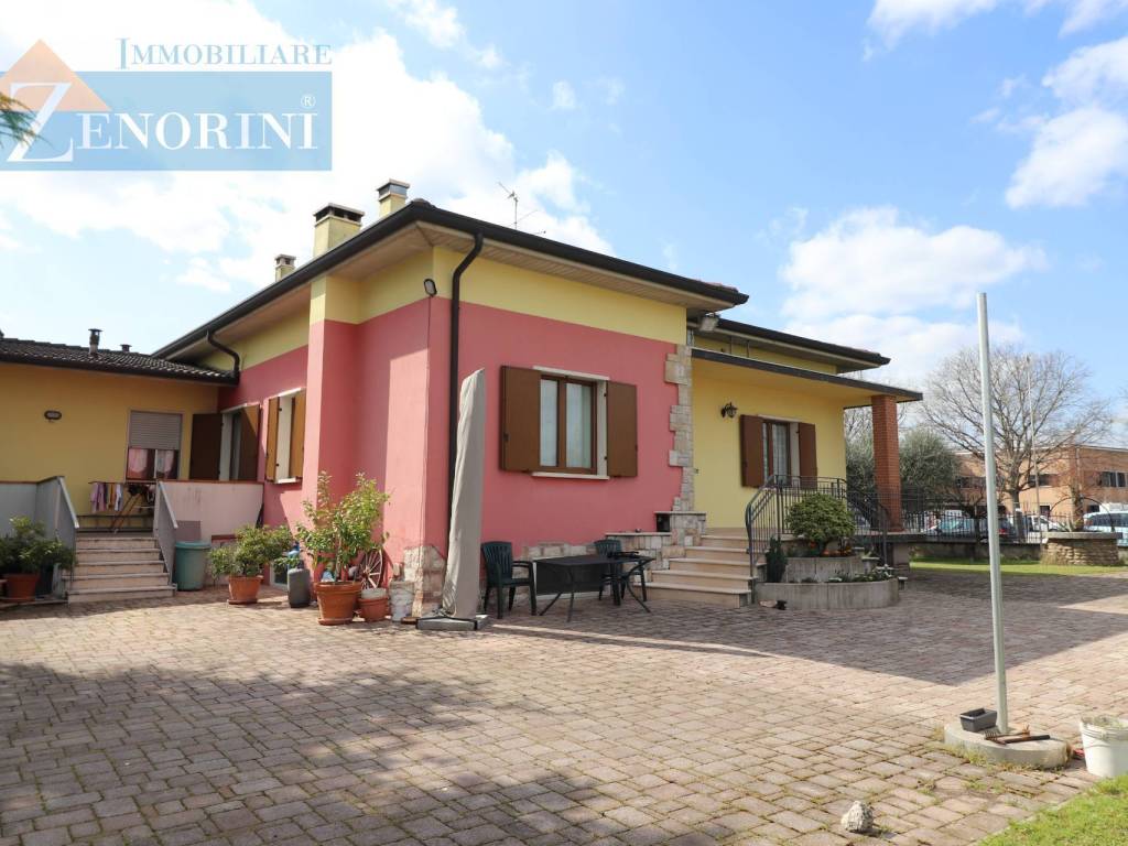 casa indipendente in vendita a Sommacampagna in zona Caselle