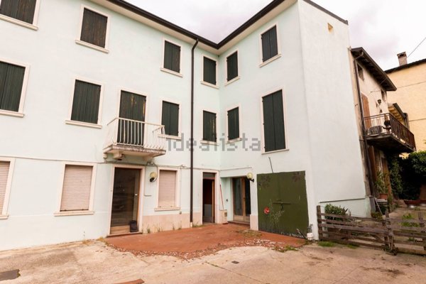 casale in vendita a Sommacampagna