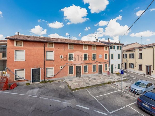 casale in vendita a Sommacampagna