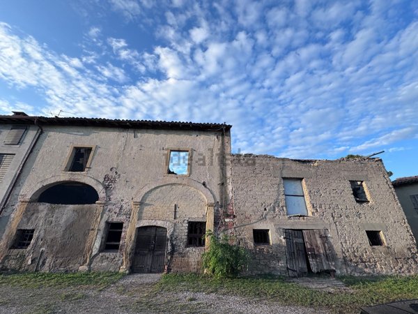 casale in vendita a Sommacampagna