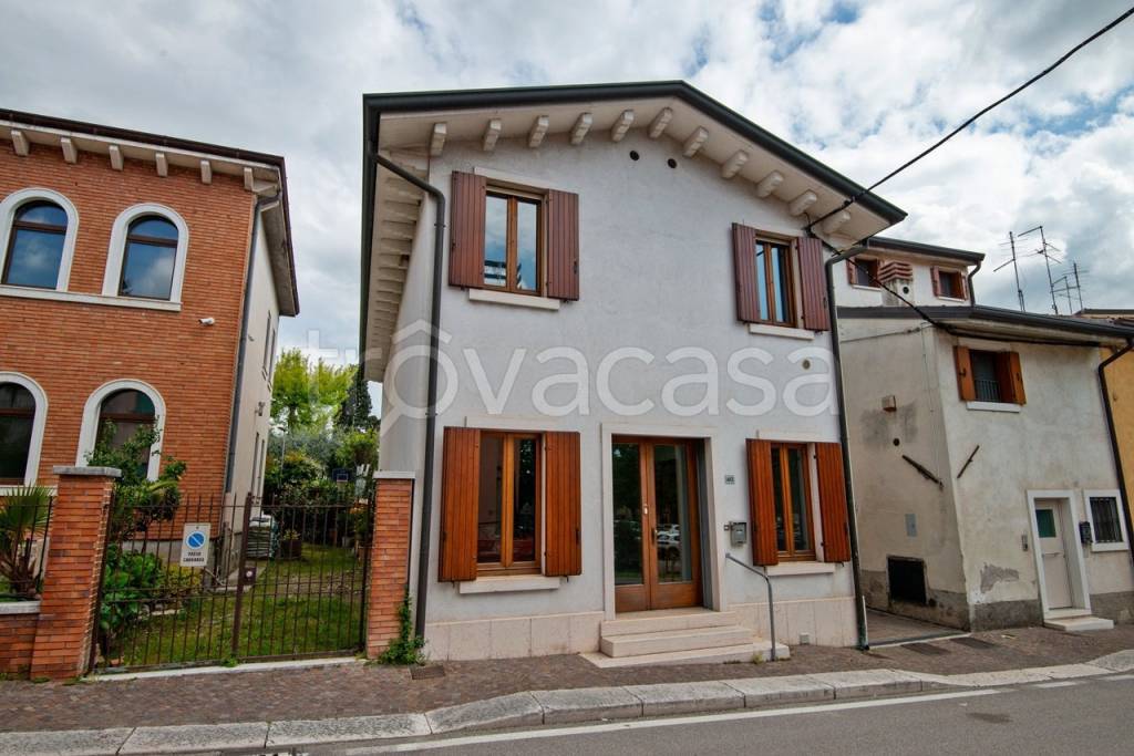 negozio in vendita a Sommacampagna