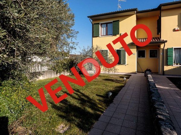 casa indipendente in vendita a Sommacampagna in zona Custoza