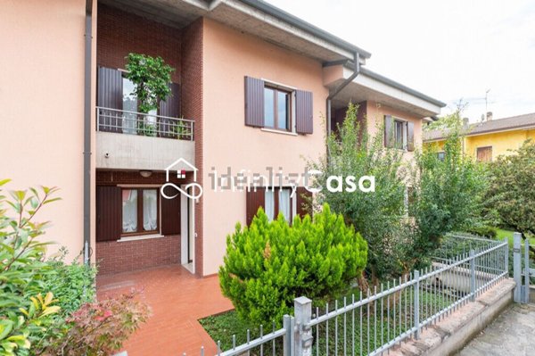 casa indipendente in vendita a Sommacampagna in zona Caselle