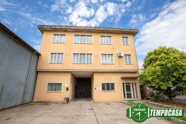 negozio in vendita a Sommacampagna