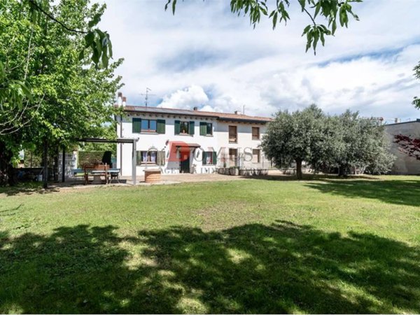 casa indipendente in vendita a Sommacampagna