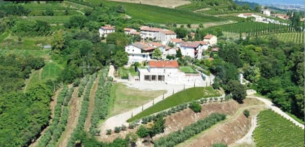 casa indipendente in vendita a Sommacampagna in zona Custoza