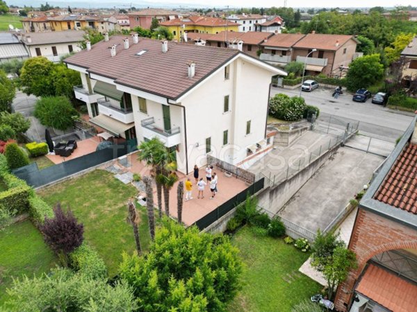 casa indipendente in vendita a Sommacampagna