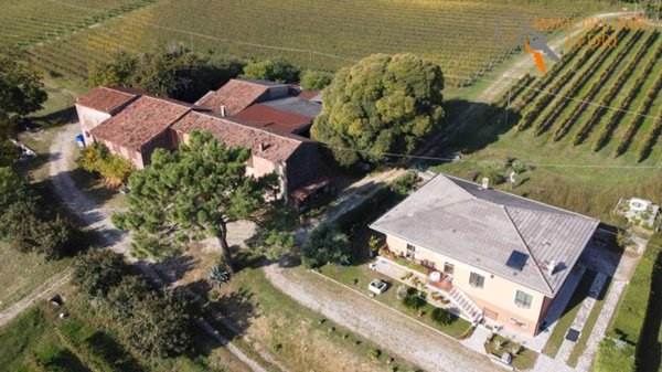casa indipendente in vendita a Sommacampagna in zona Custoza