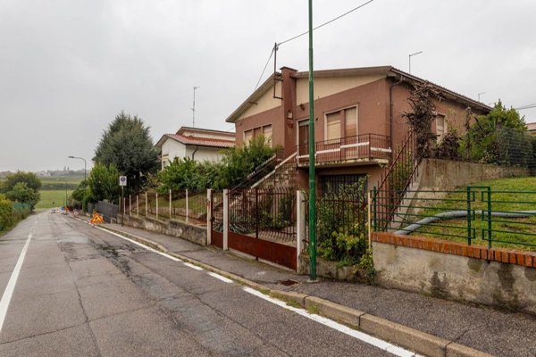 casa indipendente in vendita a Sommacampagna