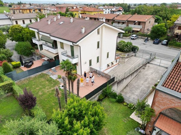 casa indipendente in vendita a Sommacampagna