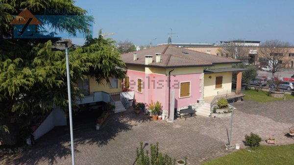 esavano in vendita a Sommacampagna in zona Caselle