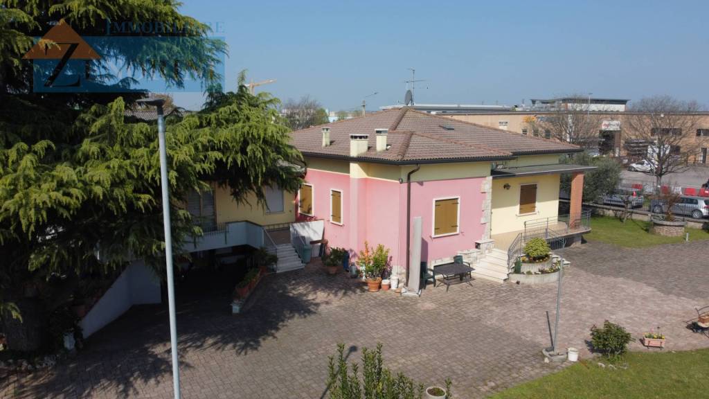 esavano in vendita a Sommacampagna