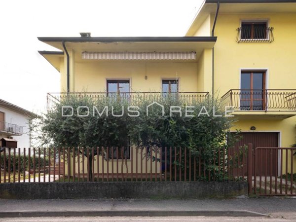 casa indipendente in vendita a Sommacampagna