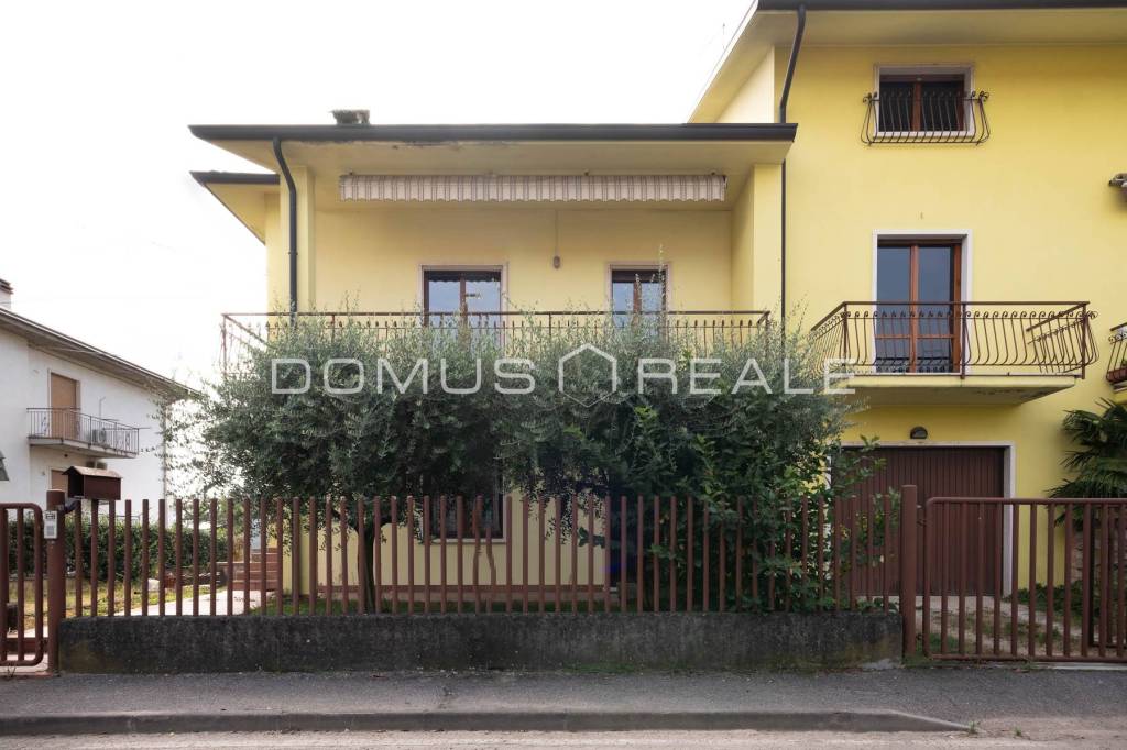 casa indipendente in vendita a Sommacampagna