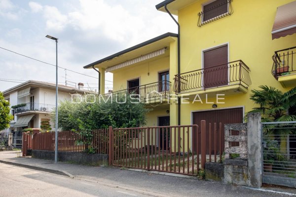 casa indipendente in vendita a Sommacampagna