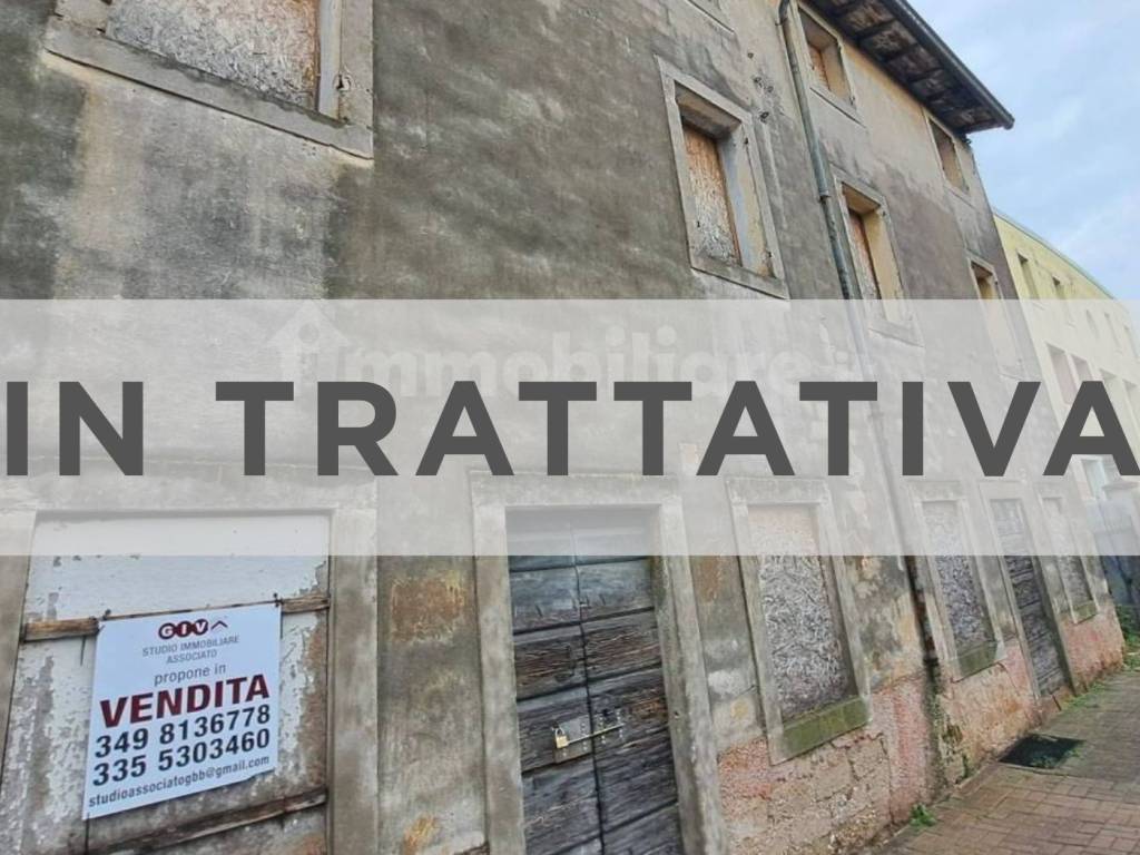 casa indipendente in vendita a Sommacampagna in zona Caselle